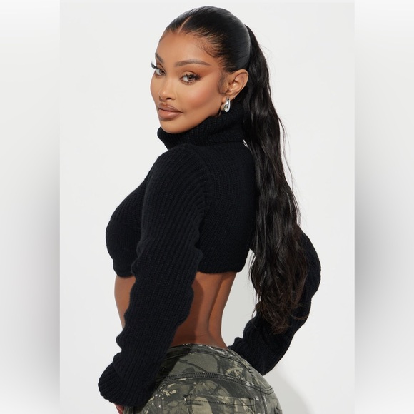 Black Turtleneck Cropped Sweater - Picture 2 of 3